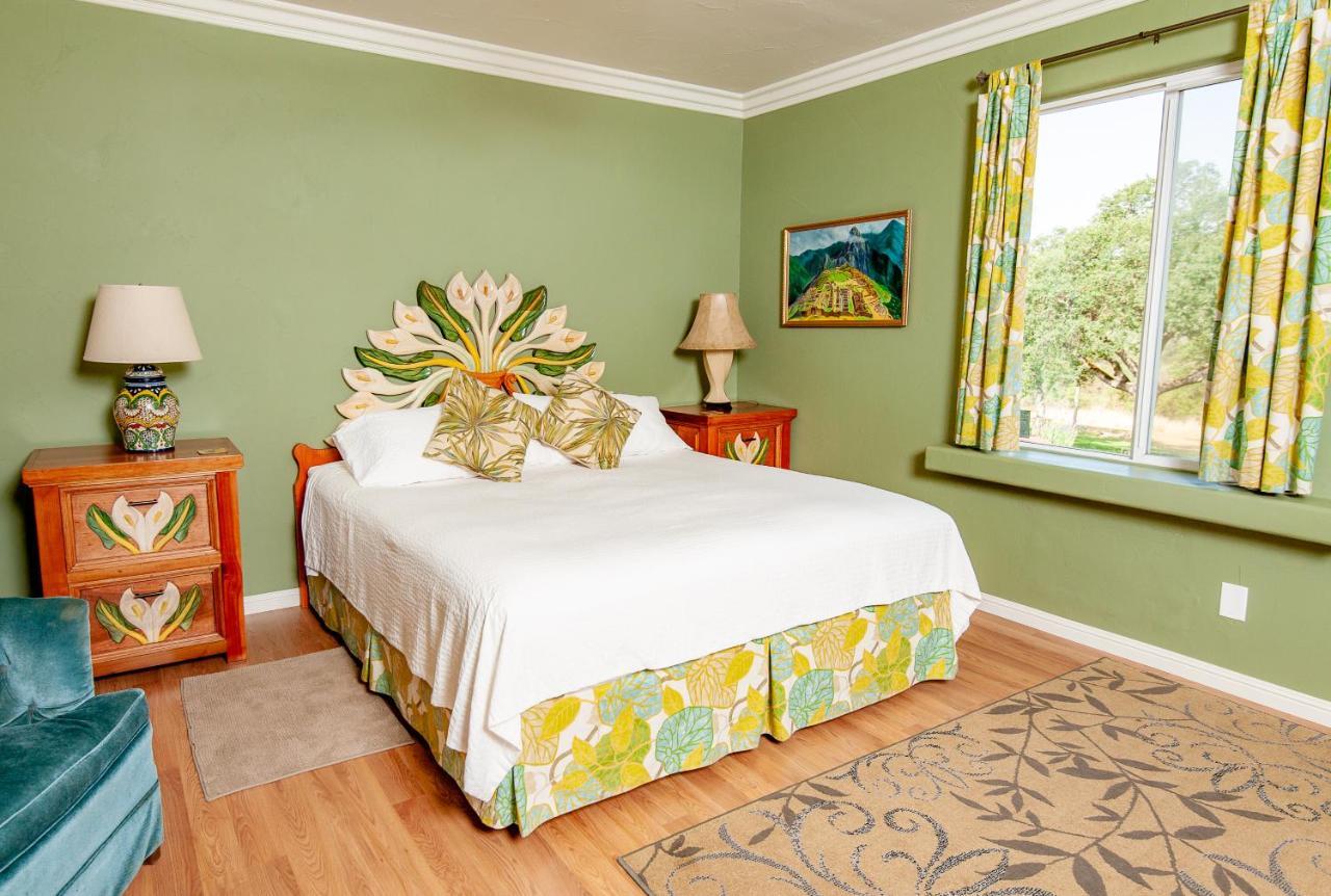 Posada Mariana Bed And Breakfast Catheys Valley Exterior photo